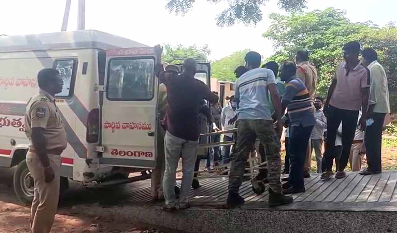 Bodies of three greyhounds jawans killed in maoist IED blast brought to Warangal for postmortem