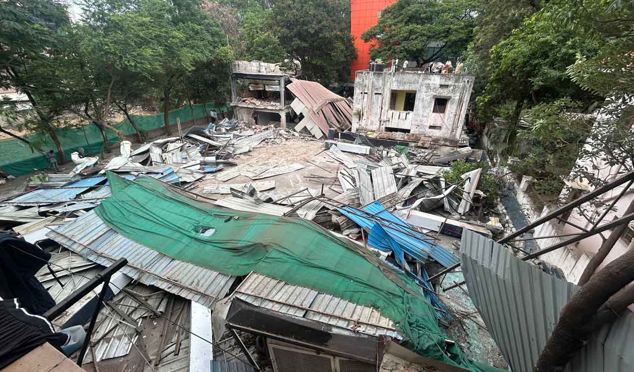 Hyderabad: HYDRAA clears encroachments to reclaim land worth Rs. 200 cr near Peddamma Temple in Jubilee Hills