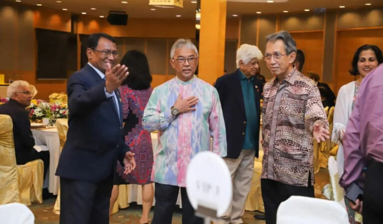 sports hockey legend ashok kumar dhyanchand honoured by king of pahang in kuala lumpur