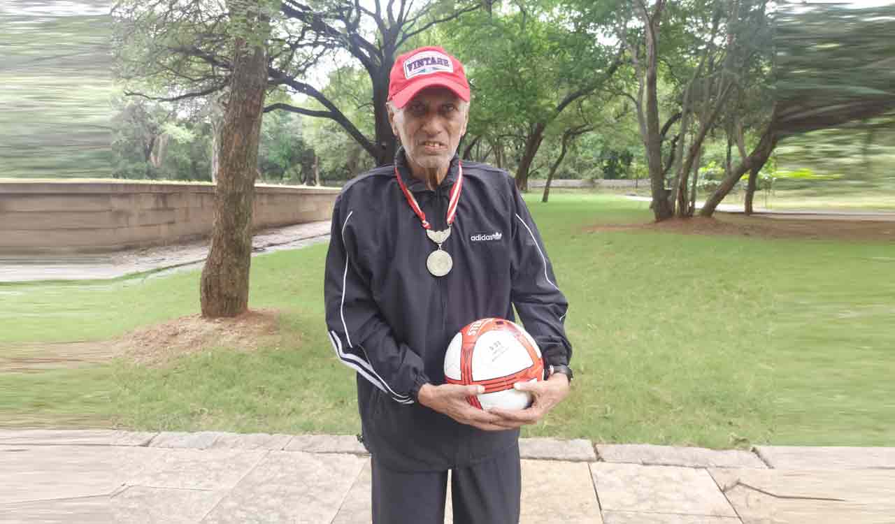 Football great DMK Afzal passes away