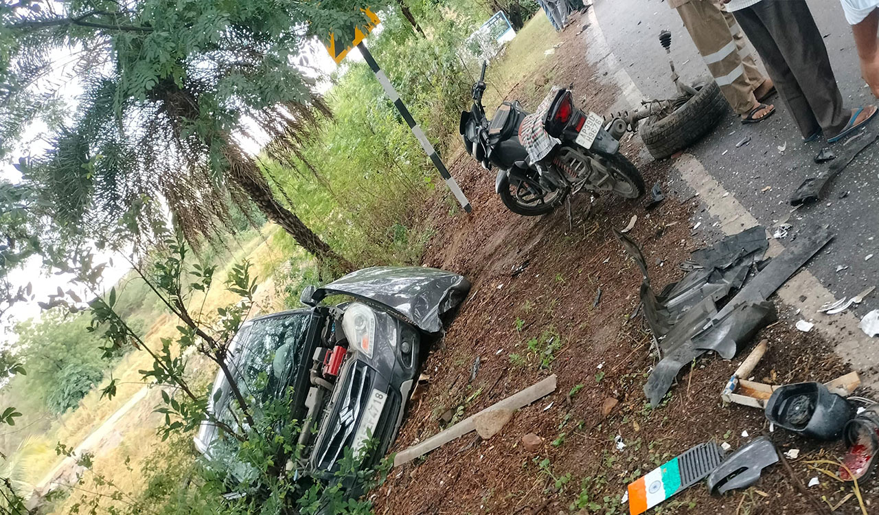 Telangana: Eight persons injured in vehicle collision in Toopran