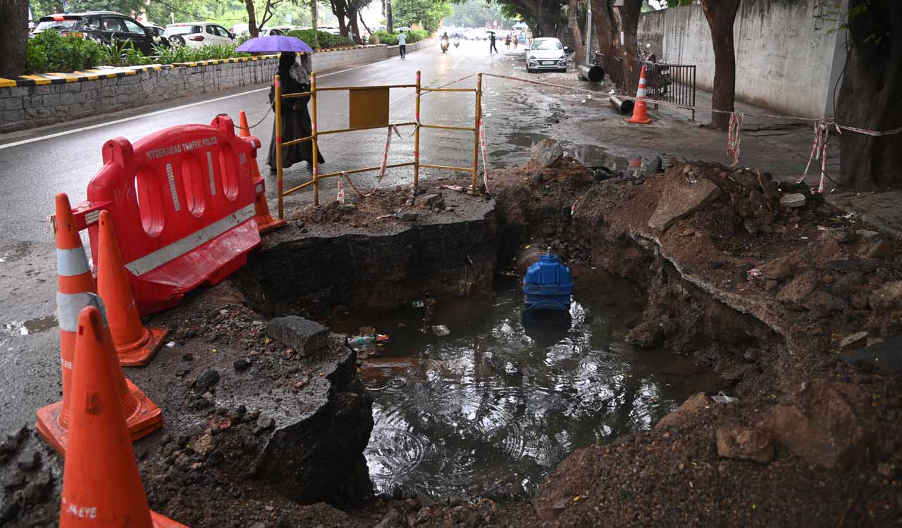 Incomplete water pipeline work causes heavy traffic jams near Hyderabad’s KBR Park