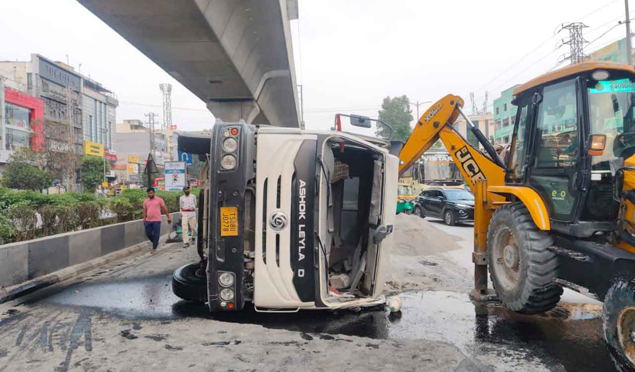 Hyderabad: Loaded truck turns turtle at JNTU Metro Station