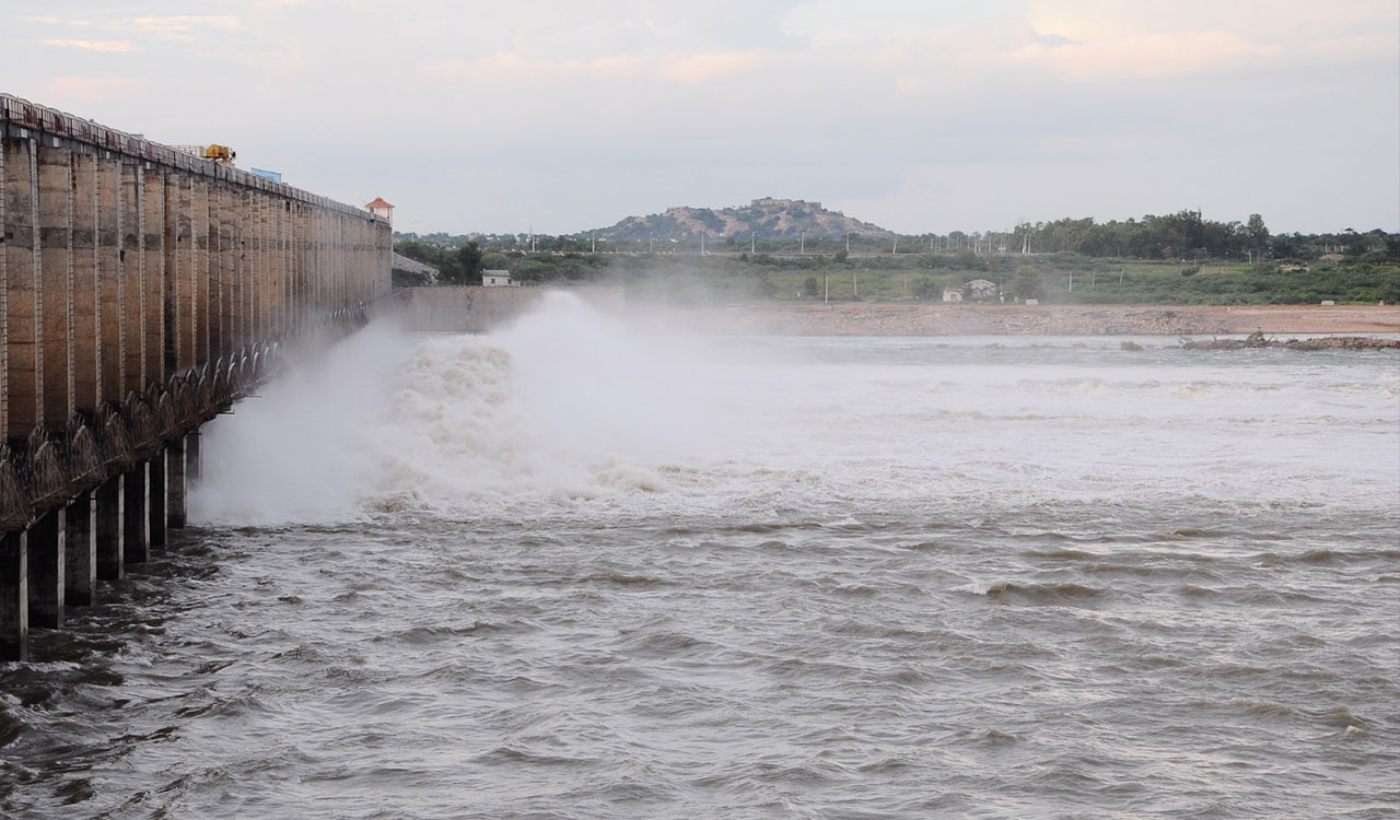 Telangana: Flood flows into Jurala and Sunkesula on the rise