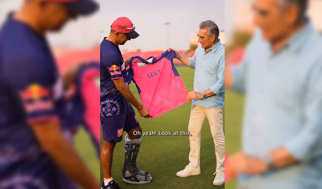 Watch: Schitt’s Creek actor Eugene Levy meets Rajasthan Royals coach Rahul Dravid, receives personalised jersey