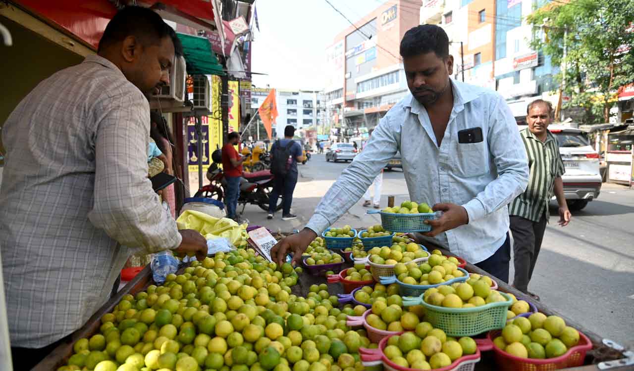 Lemon prices skyrocket in Hyderabad, dozen sold at Rs. 100