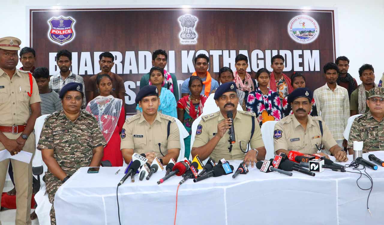 No escape for Maoists if enters Telangana, says Kothagudem SP, 17 naxals surrender to police