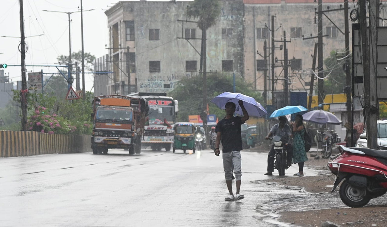 Hyderabad and districts hit by extensive thunderstorms