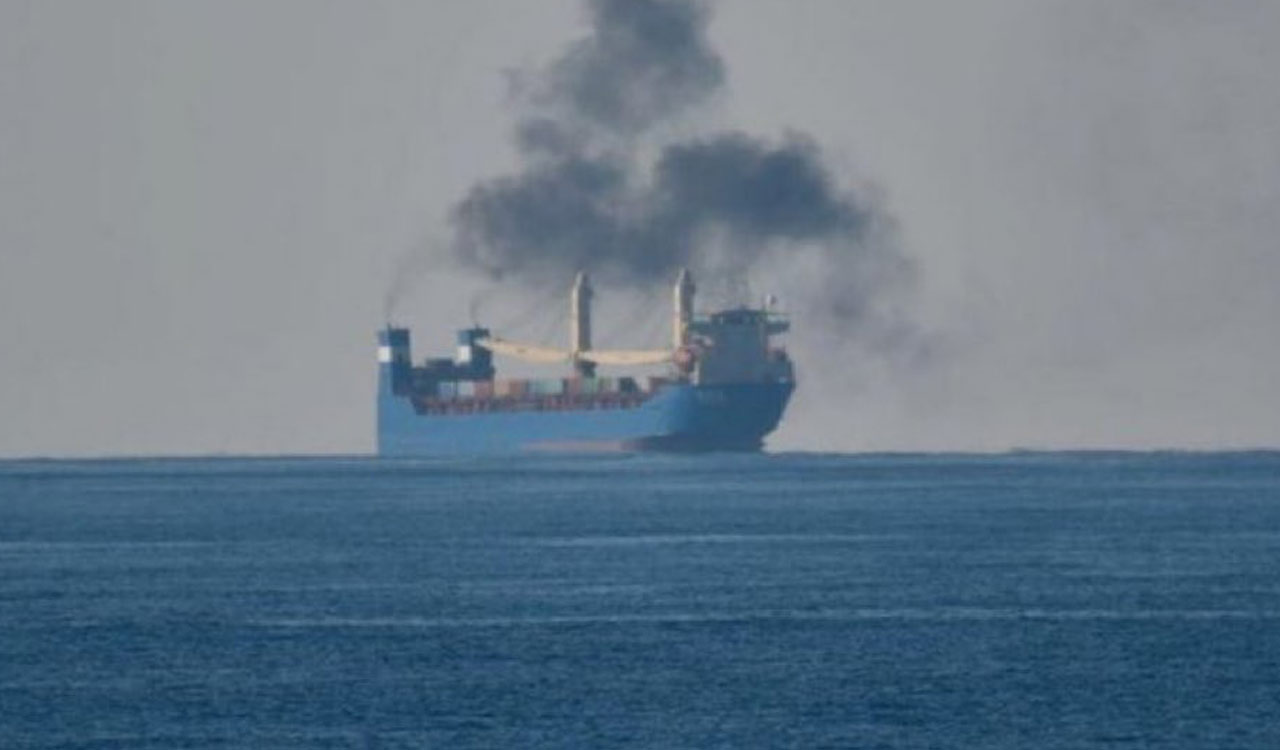 After banning imports, India now bars Pakistani ships from entering Indian ports