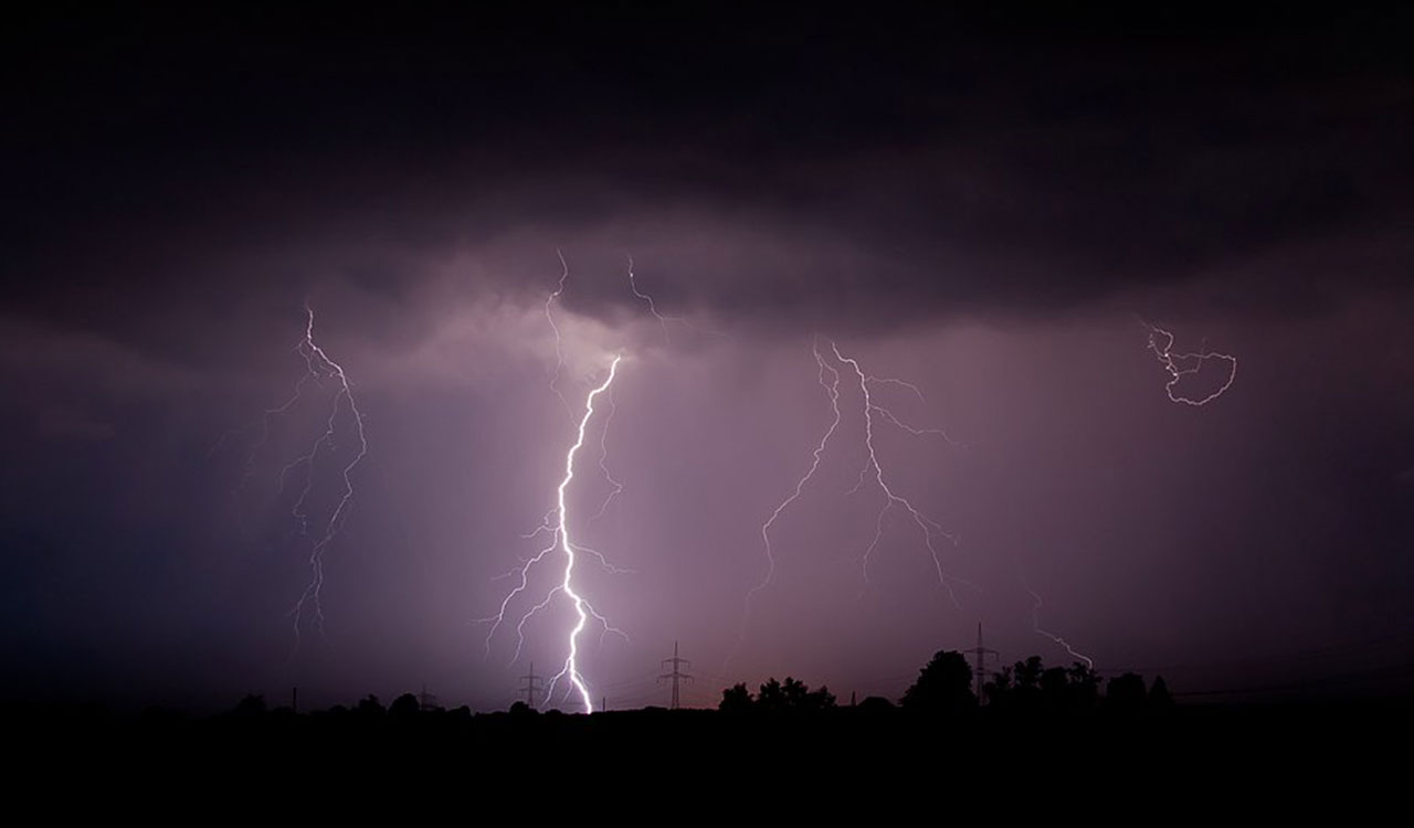 Hyderabad and districts hit by extensive thunderstorms