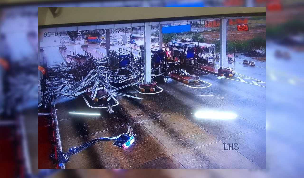 Telangana: Rain, wind damage Duddeda toll plaza; traffic stalled