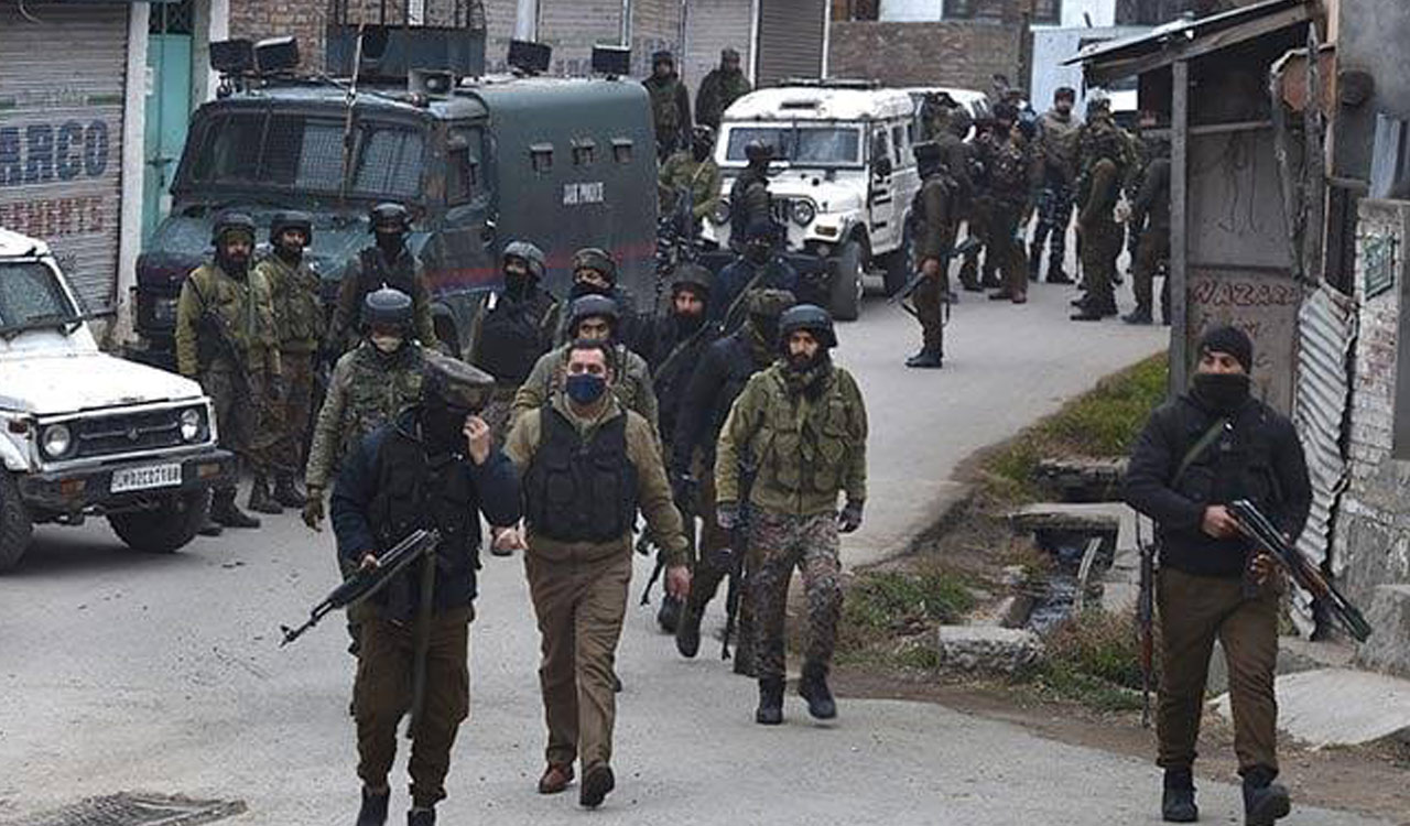 Stay safe, don’t return to border villages yet, says Jammu and Kashmir police