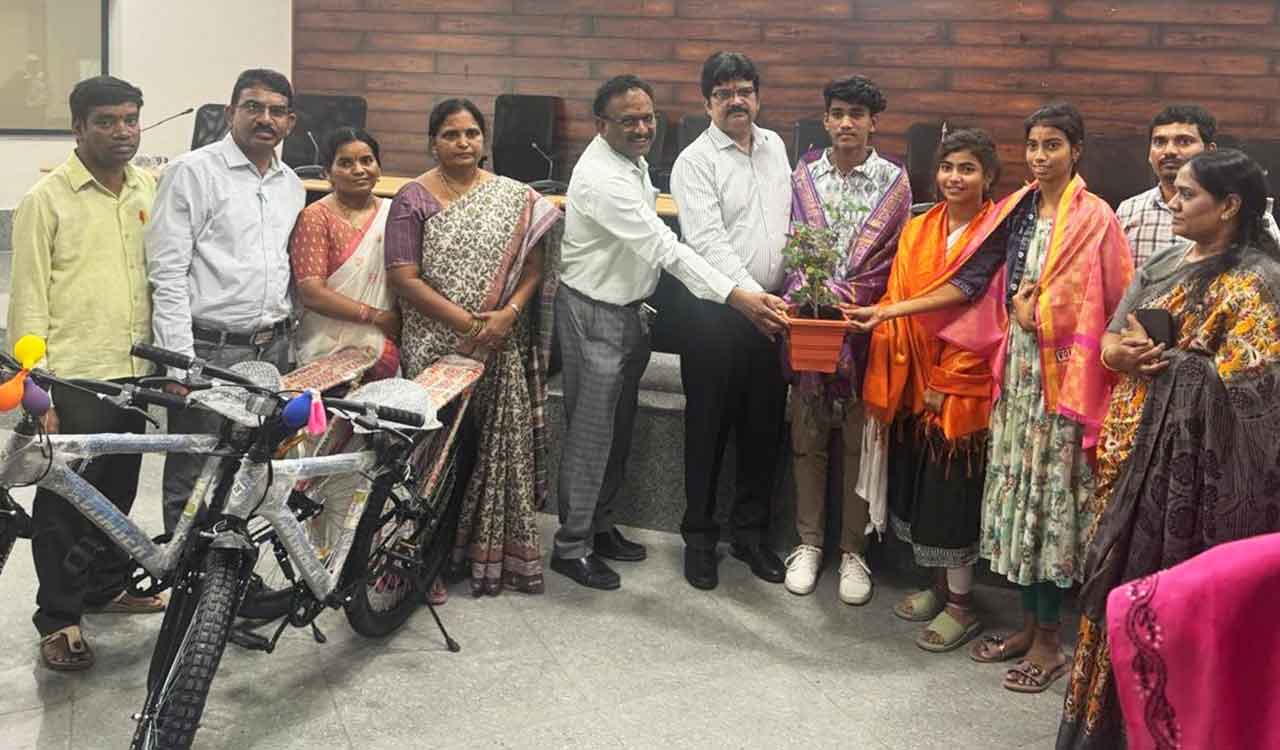 Telangana: Yadadri Collector gifts bicycles to intermediate toppers