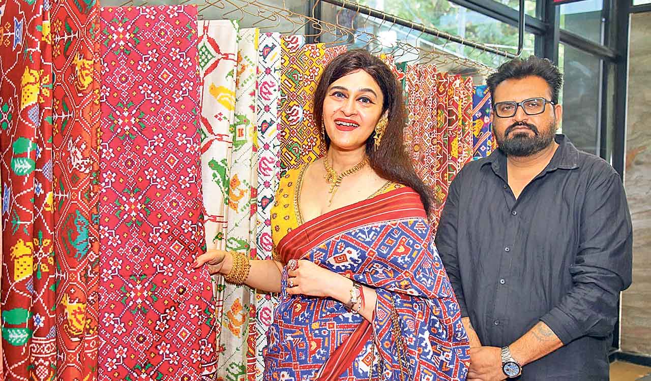 Hyderabad: D Sons Patola Art Exhibition kicks off
