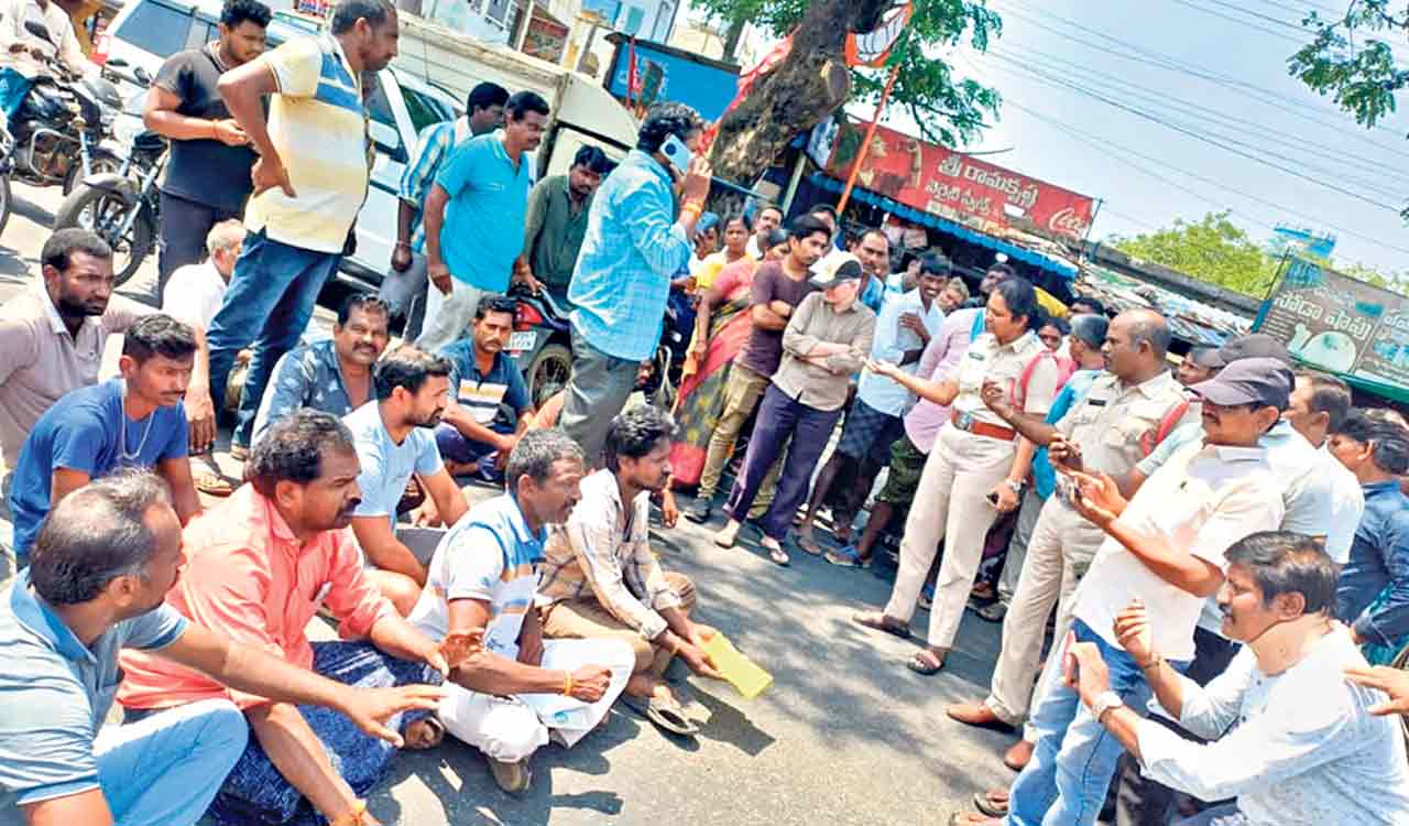 Farmers stage protests, demand officials to expedite paddy purchase in Telangana’s Khammam