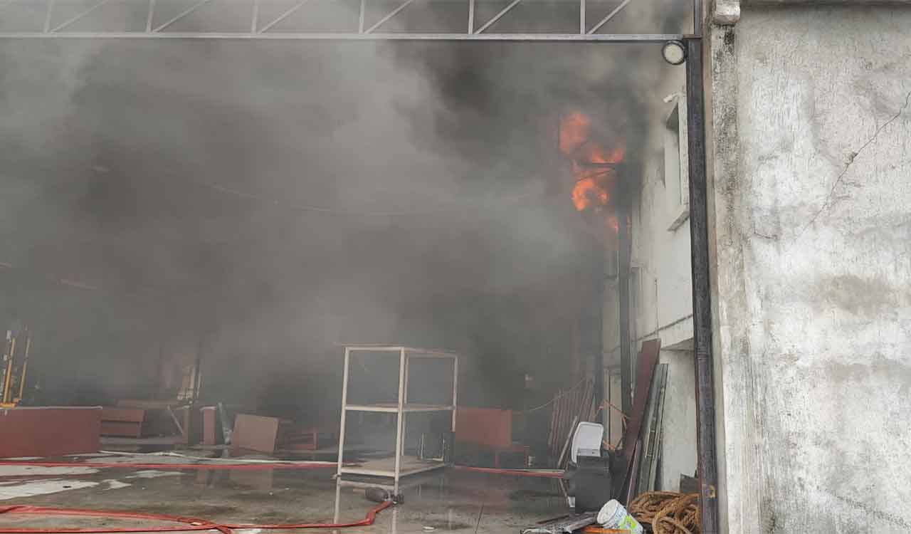 Telangana: Fire breaks out in furniture godown in Sangareddy