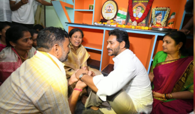 Jagan consoles martyred jawan in 'Operation Sindoor,' Murali Naik's family