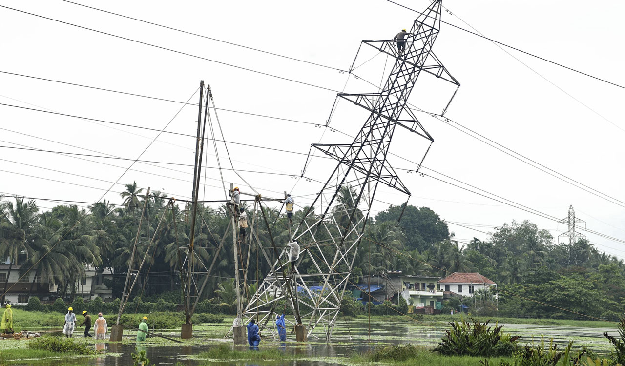 Kerala: Intense rains across the state, five districts on red alert