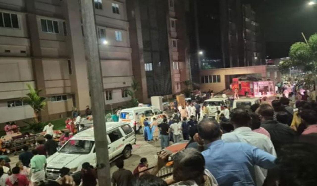 Kozhikode Medical College refutes report of 5 deaths due to inhaling smoke
