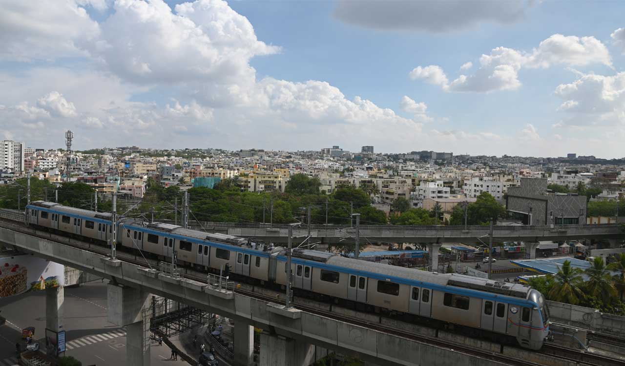 Cloudy, overcast conditions in Hyderabad, heavy rain predicted