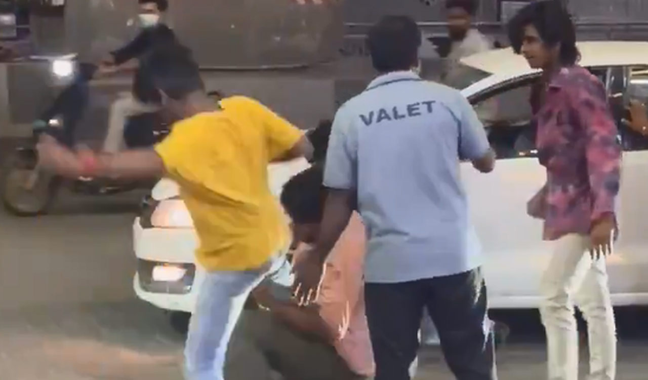 Watch: Youngsters create nuisance in Madhapur