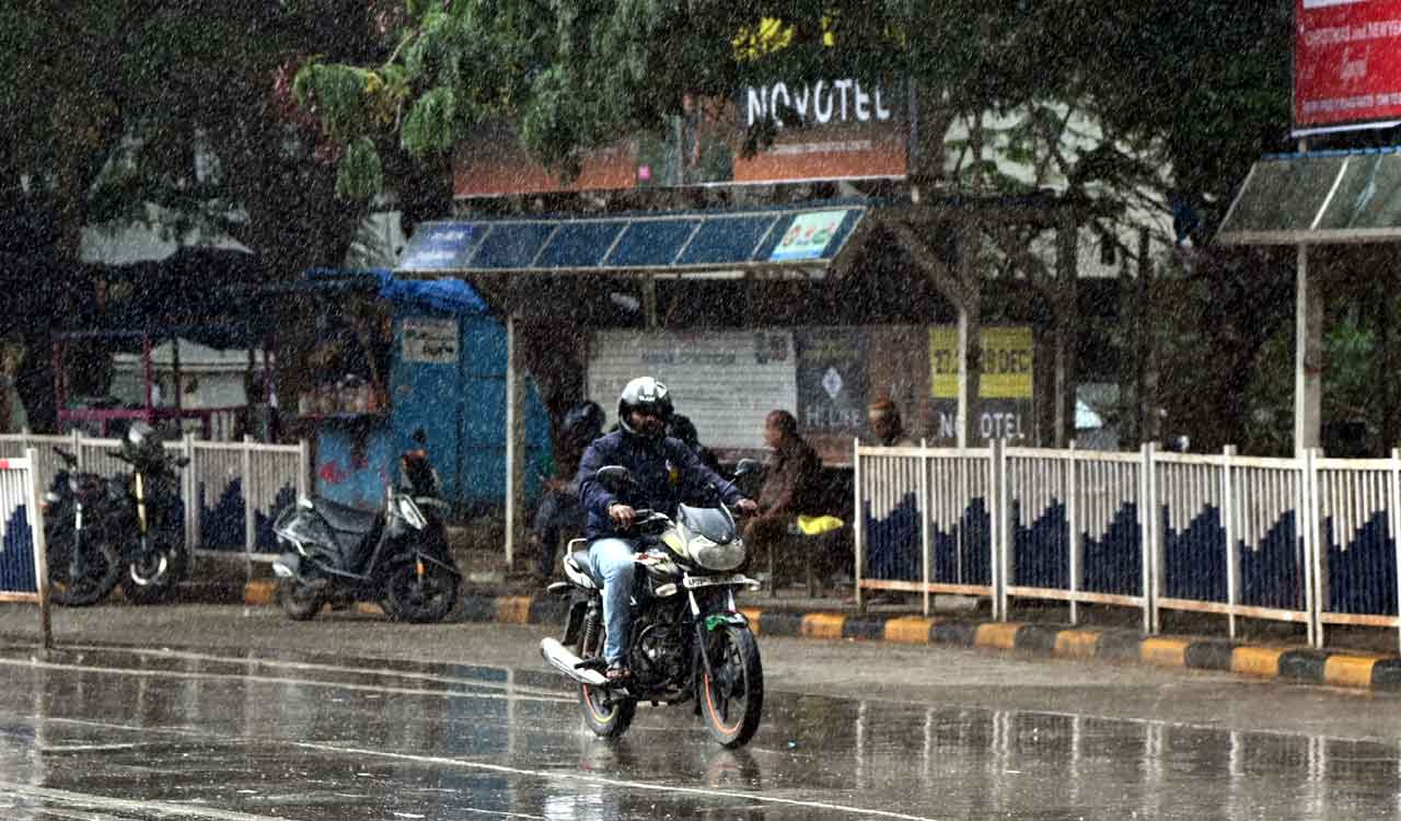 Thunderstorms lash Hyderabad, surrounding districts on Sunday