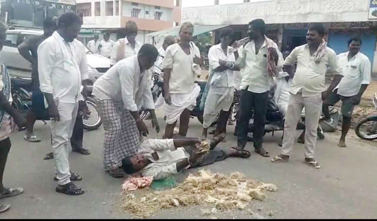 Telangana: Farmers stage ‘rasta roko’ over delay in paddy procurement