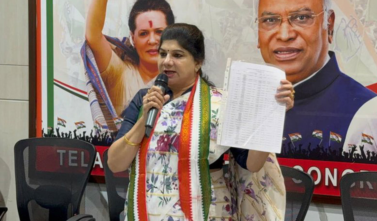 Telangana: Mutiny continues in Congress as Mahila wing raises objections against State leadership