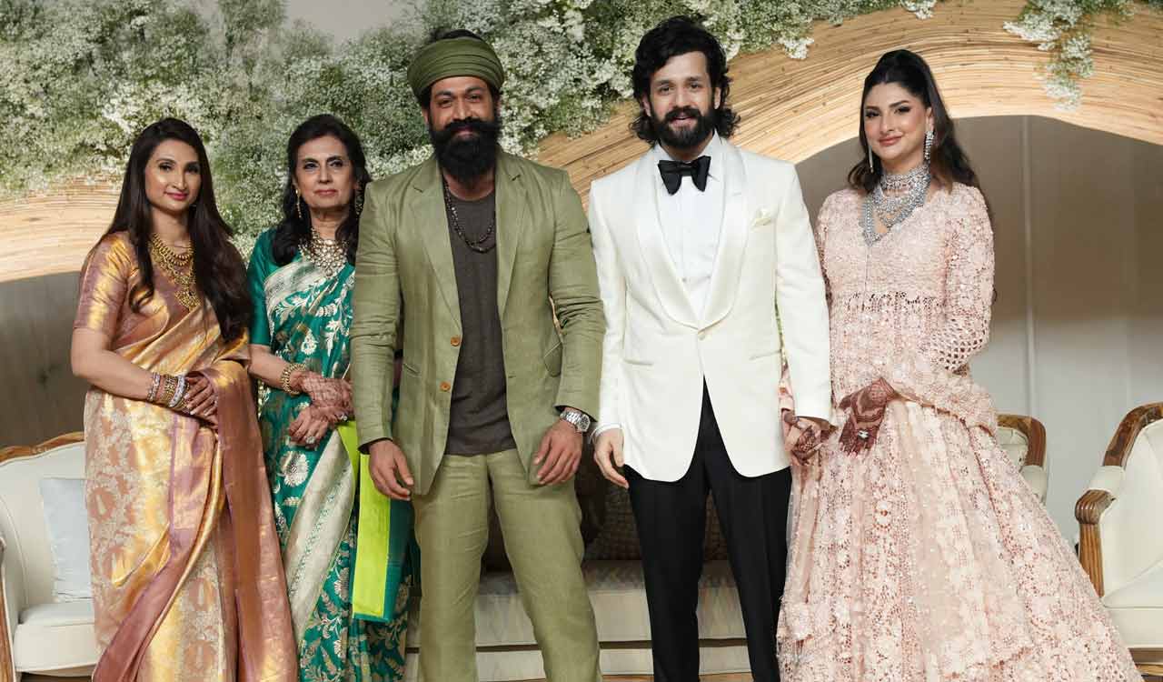 Akhil Akkineni, Zainab Ravdjee host grand star-studded reception
