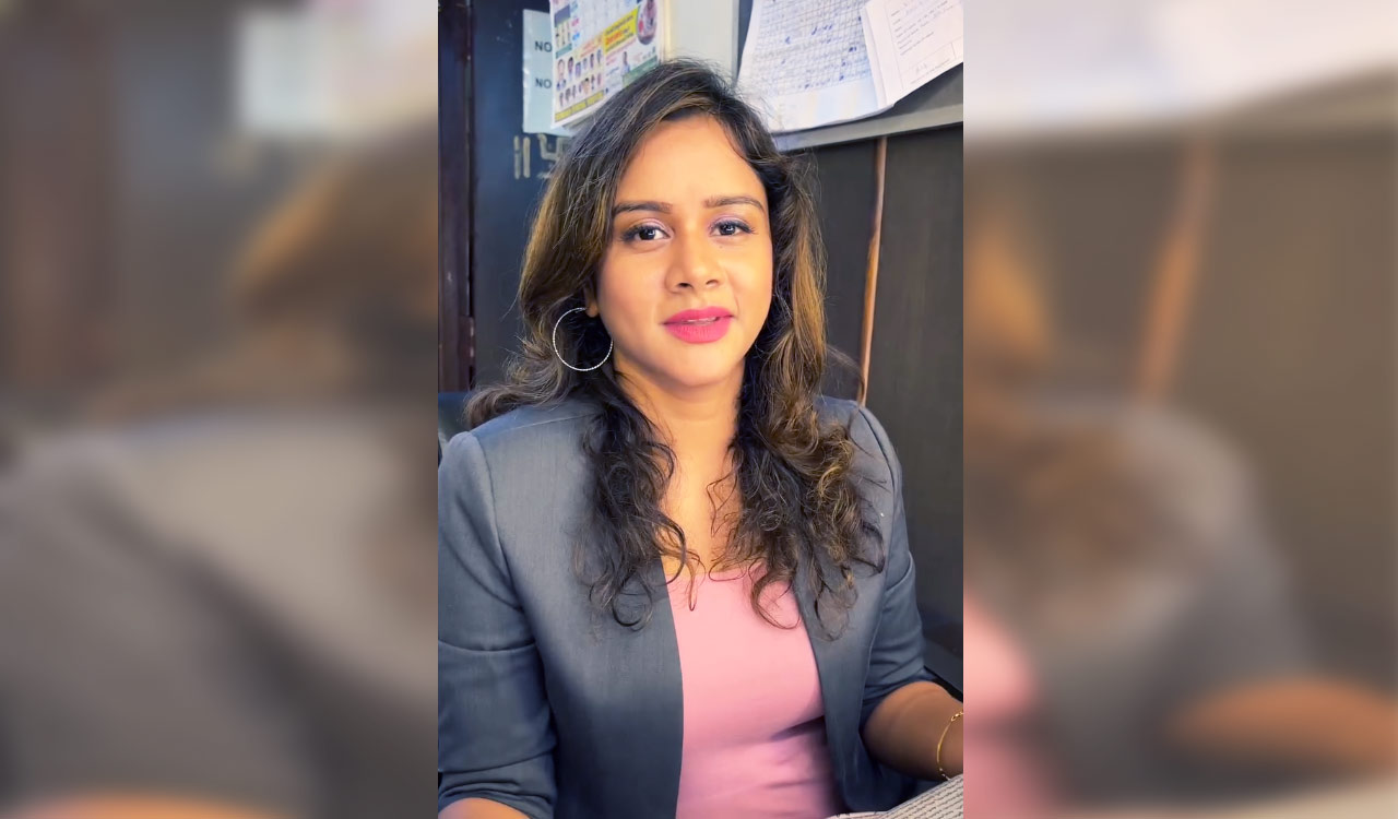 Telugu news presenter Swetcha Votarkar found dead at home in Chikkadpally