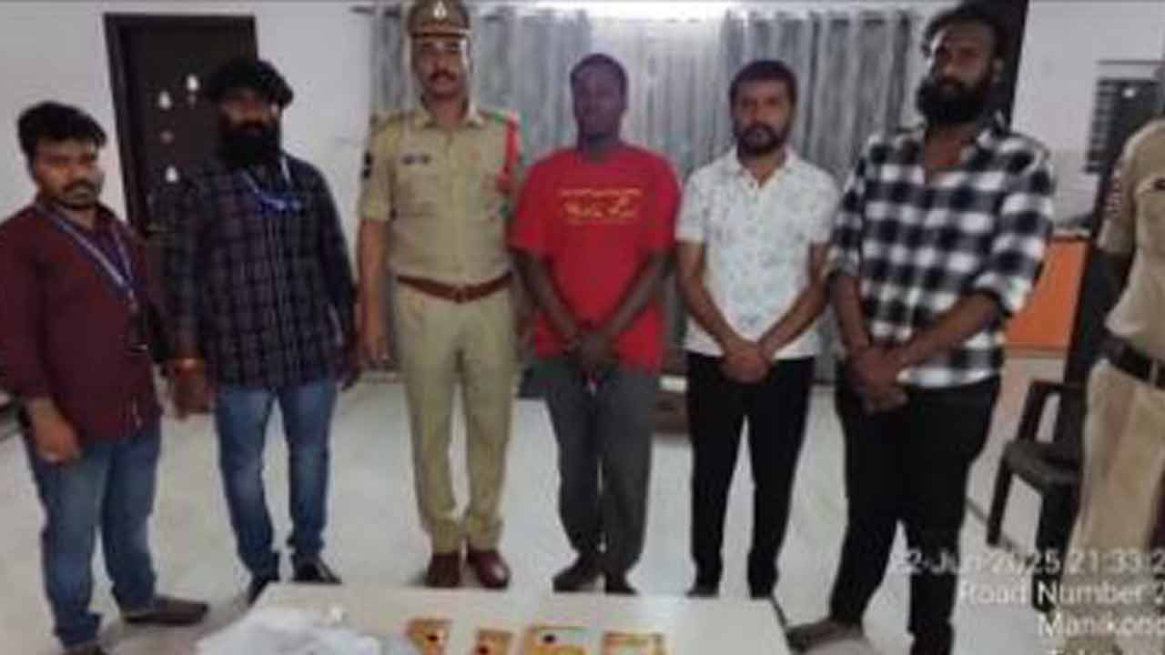 International drug racket busted in Hyd, drugs worth Rs 30 lakh seized