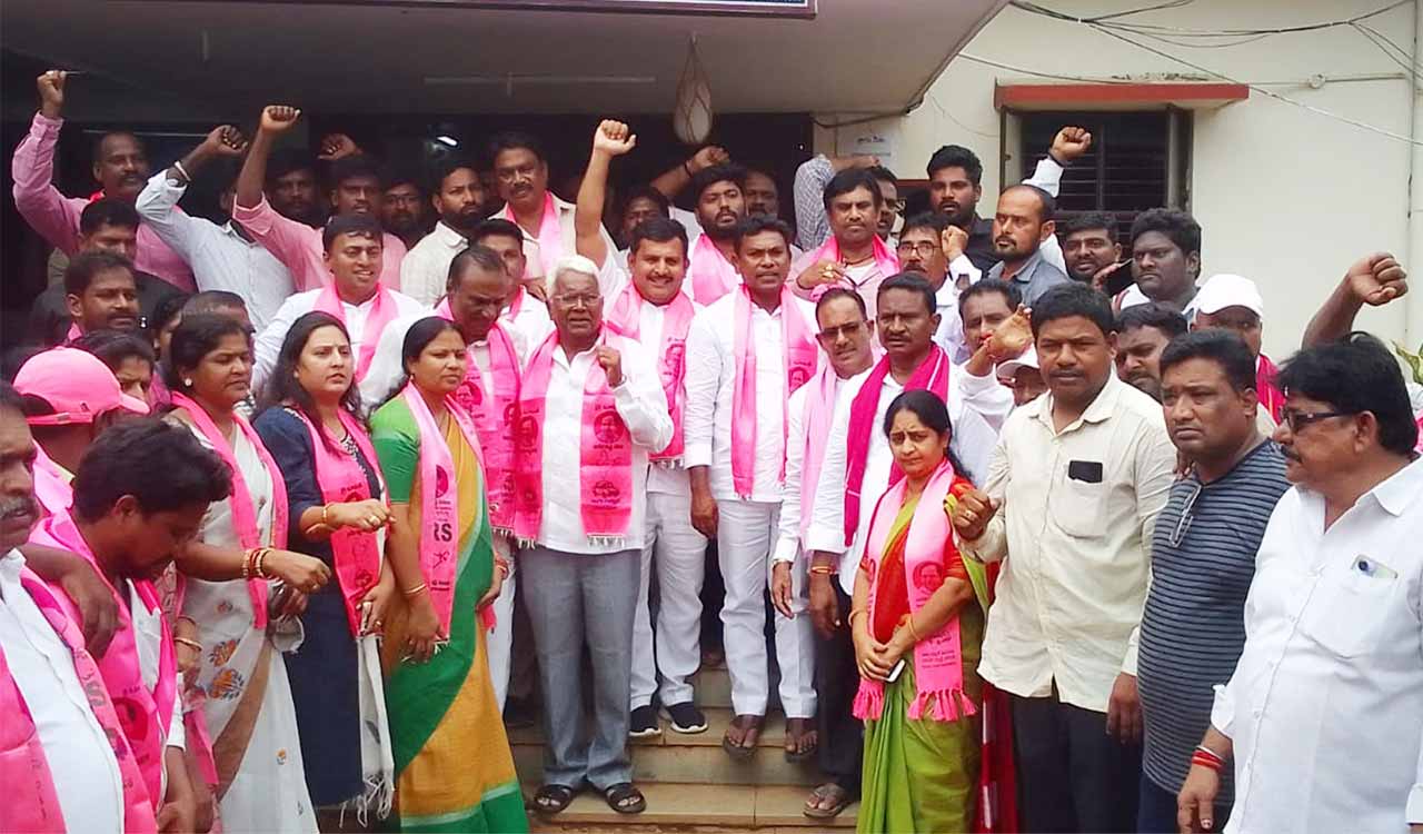 Tension in Paloncha as BRS leaders detained during protest over Godavari water