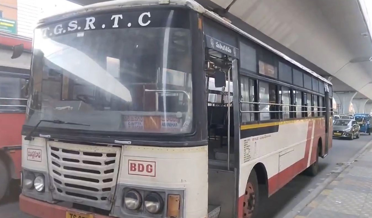 Hyderabad: Pregnant woman dies, husband injured in freak accident at Attapur