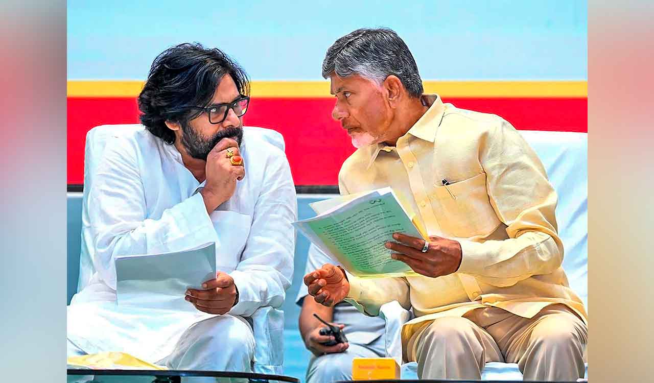 Chandrababu Naidu, Pawan Kalyan greet Telangana people on State Formation Day