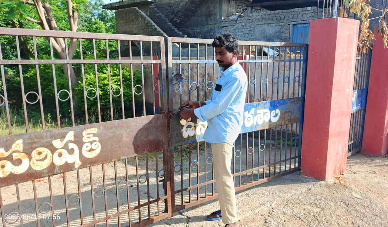 Contractor locks Mancherial school, threatens suicide over unpaid bill