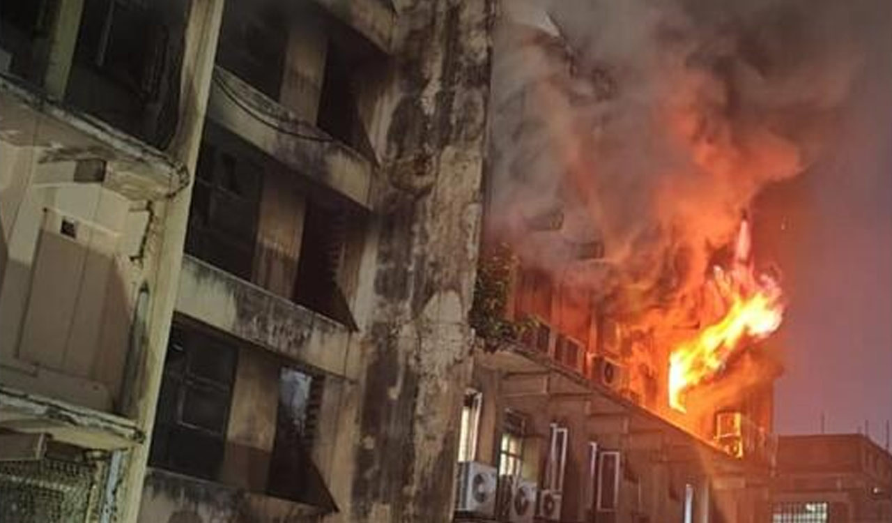 Ten rescued as fire breaks out in Hyderabad’s Moghalpura building; short circuit suspected