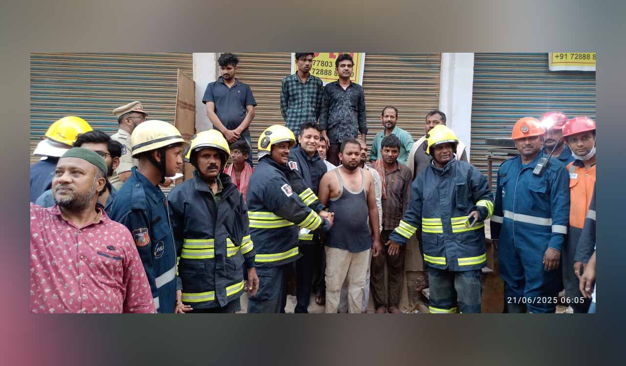 Hyderabad: Fire breaks out in furniture-making and repair workshop building in Asifnagar; Twelve rescued