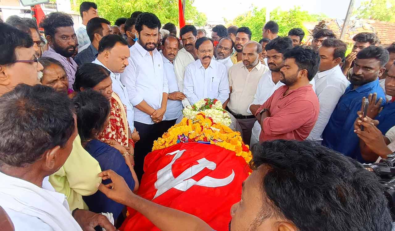 Funeral of slain Maoist leader Adellu held in Adilabad