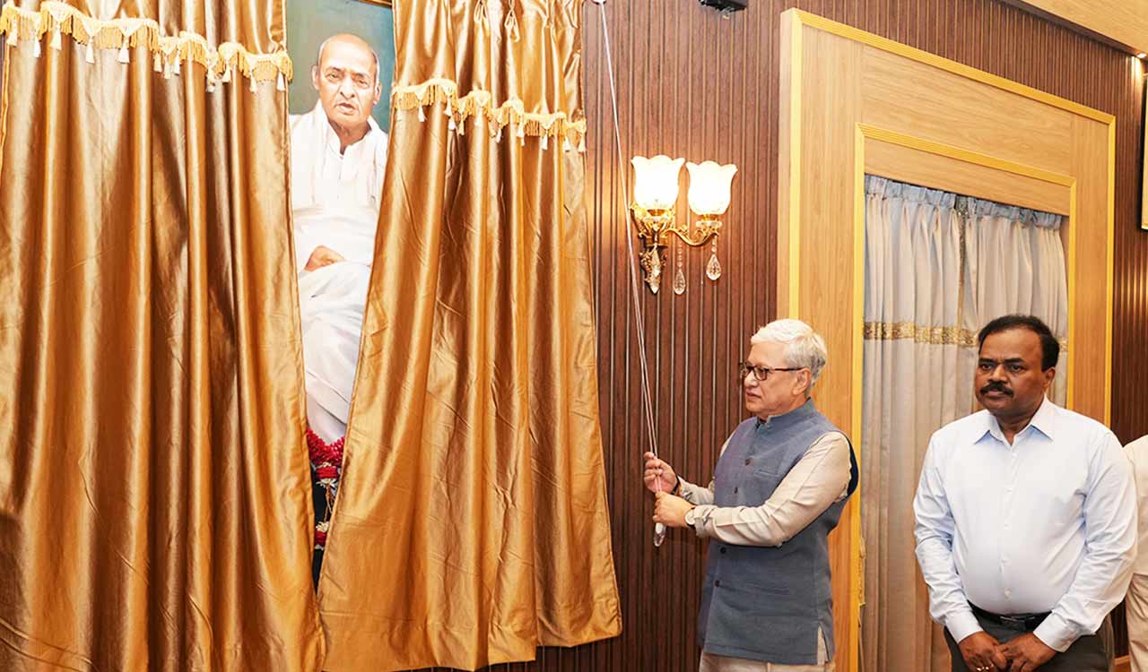 BRS chief K Chandrashekhar Rao pays tributes to PV Narasimha Rao on birth anniversary