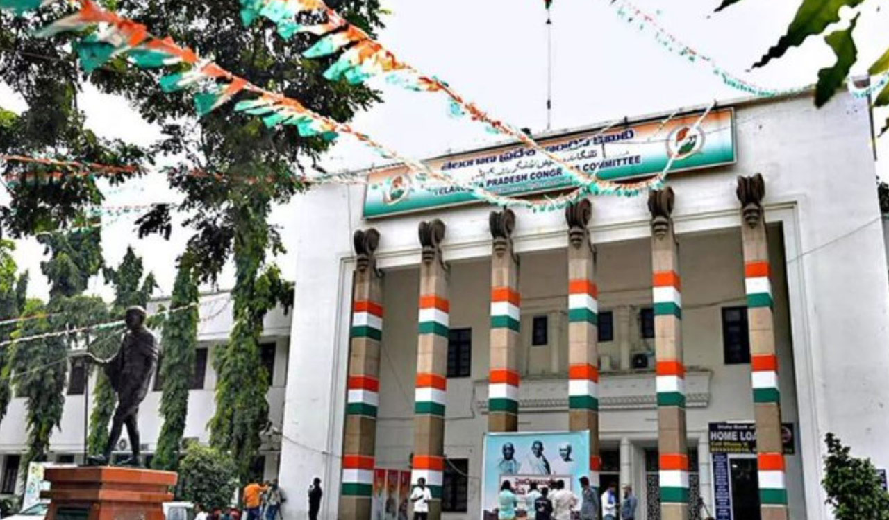 Warangal Congress feud reaches Gandhi Bhavan, TPCC chief reacts