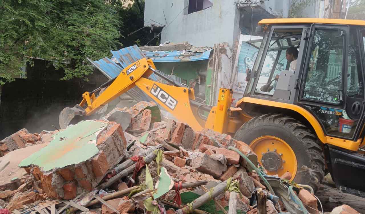 Hydraa clears encroachment on nala in Banjara Hills