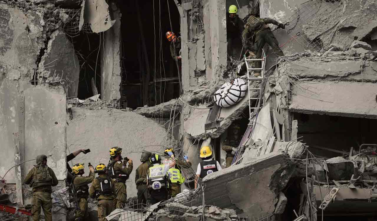 Iranian missile barrage strikes Israel after deadline Trump announced for ceasefire passes