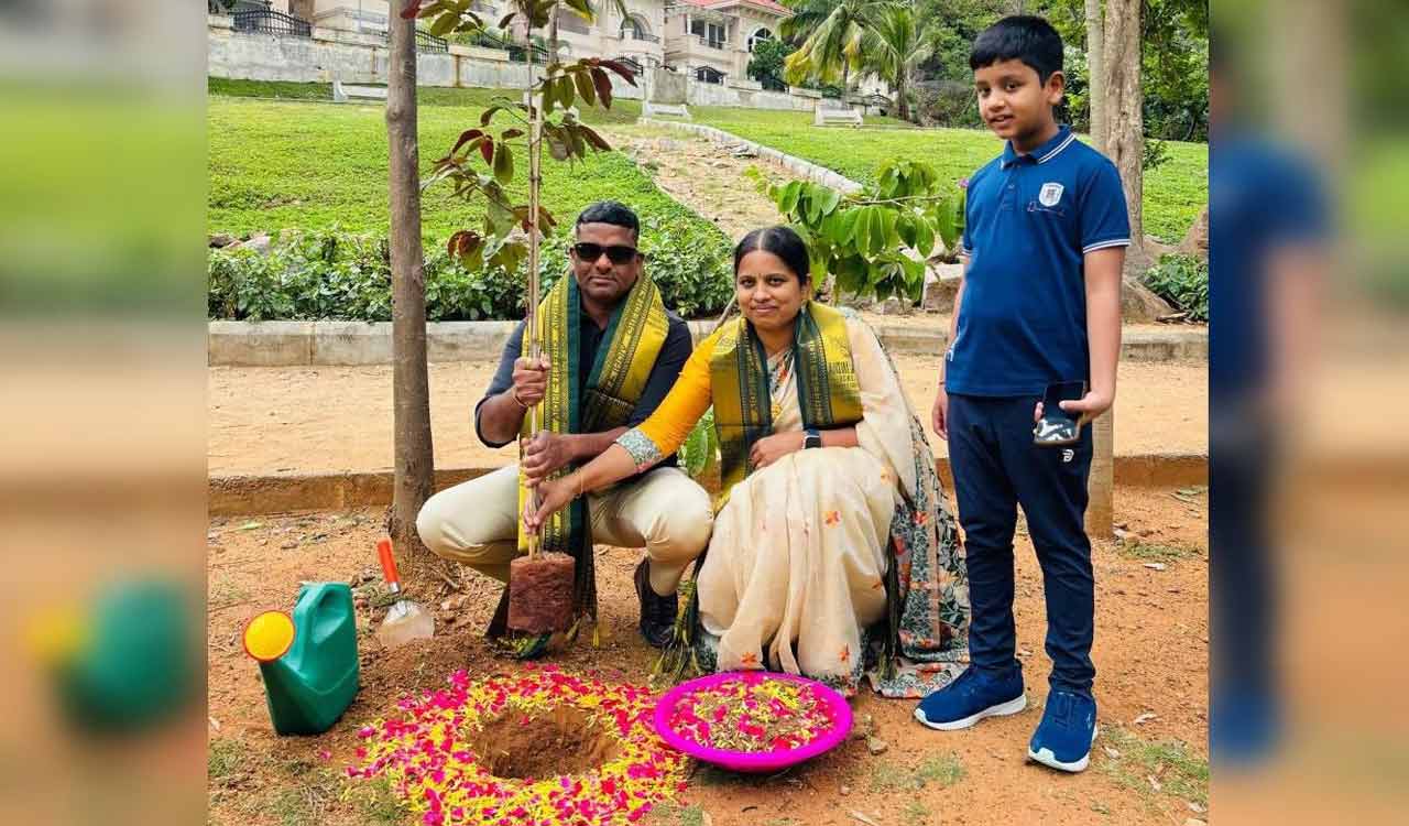 Gold Medalist Kolan Jagjeevan Reddy plants saplings in Hyderabad as part of Green India Challenge
