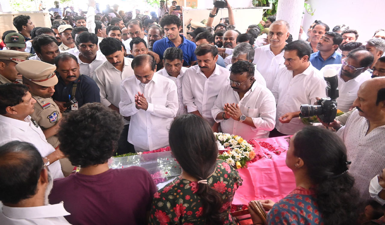 KCR pays last respects to Maganti Gopinath