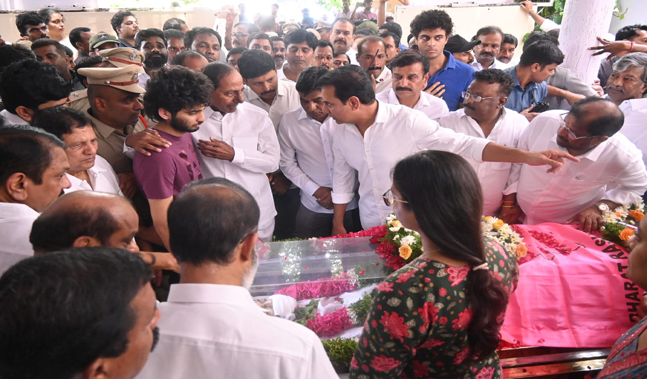 KCR pays last respects to Maganti Gopinath