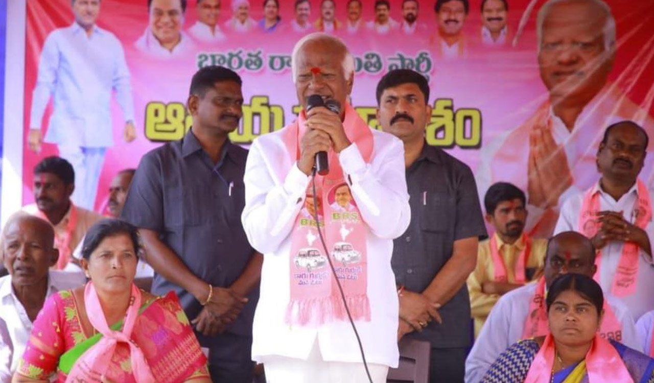 Konda Murali slams Kadiyam Srihari, announces daughter’s candidature from Parkal