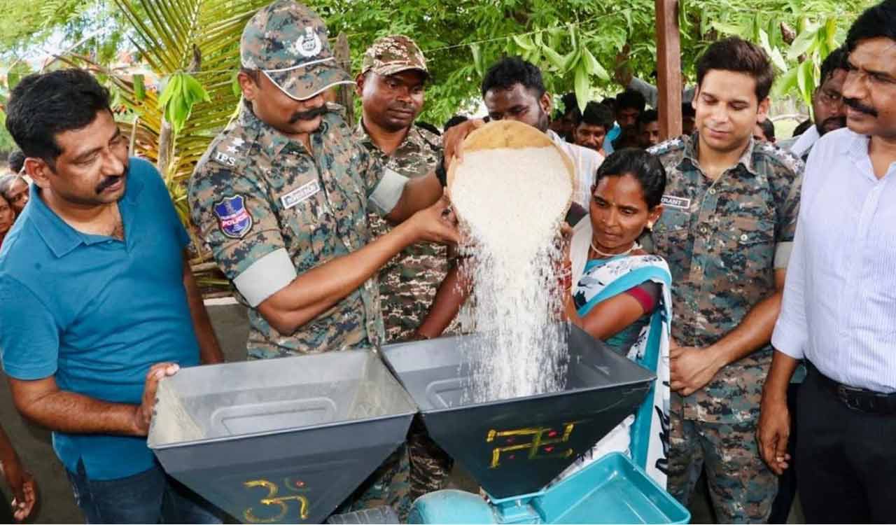 Police provides mini rice mills to 20 Maoist-affected villages in Kothagudem