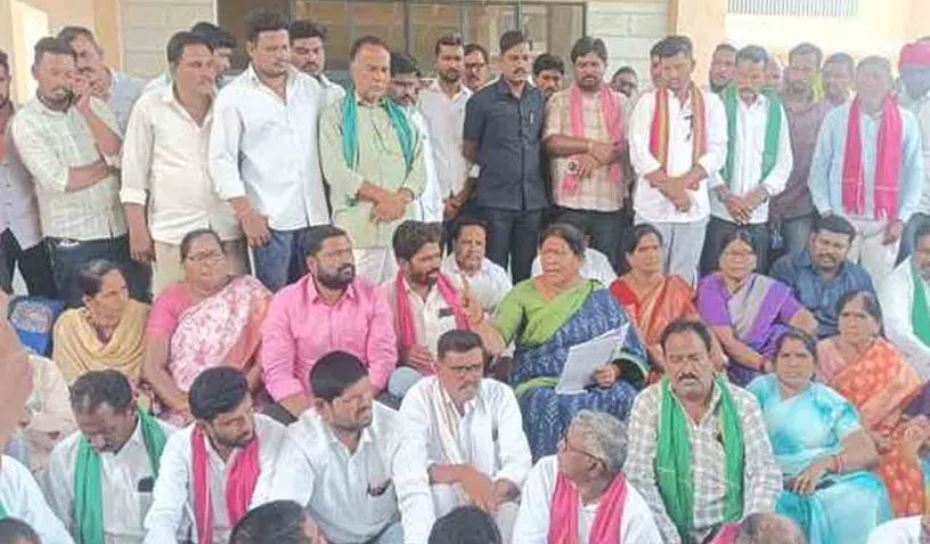 Asifabad MLA demands action against officials for failing to follow protocol