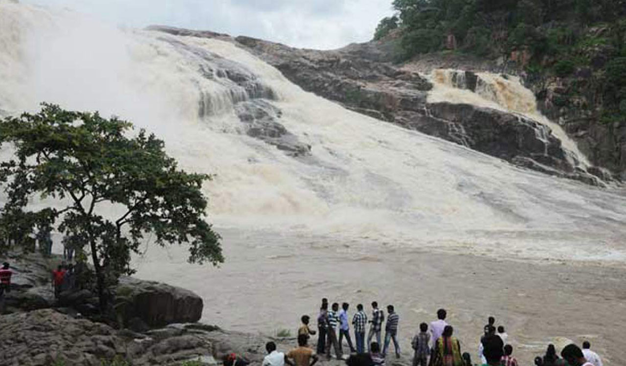 Kuntala waterfall rumbles back to life after heavy rains in Adilabad