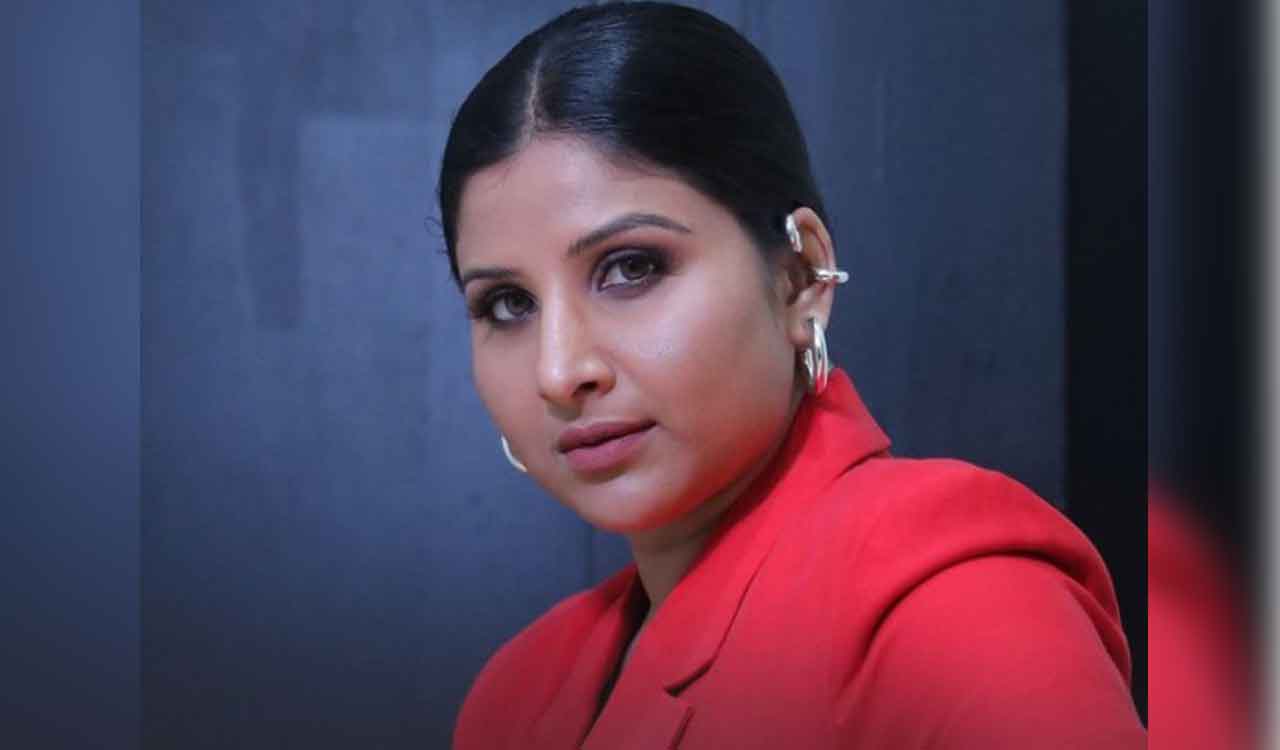 Singer Mangli’s birthday party at Chevella resort raided over liquor and drug violations